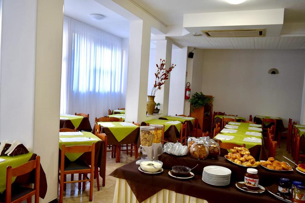 Oxford Hotel Rimini Exterior photo